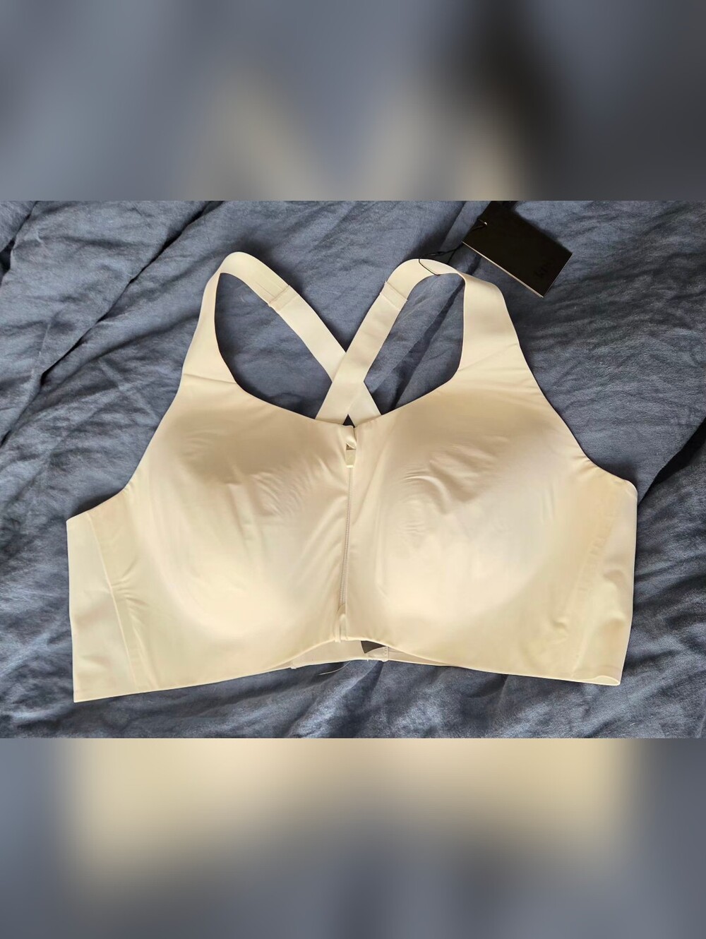 knix Catalyst White Front Zip Wireless Sports Bra